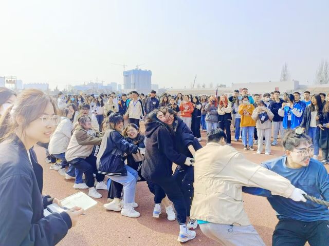 千钧一“拔” 青春凝力——“力拔山河 绳采飞扬”第一届创意拔河主题秀