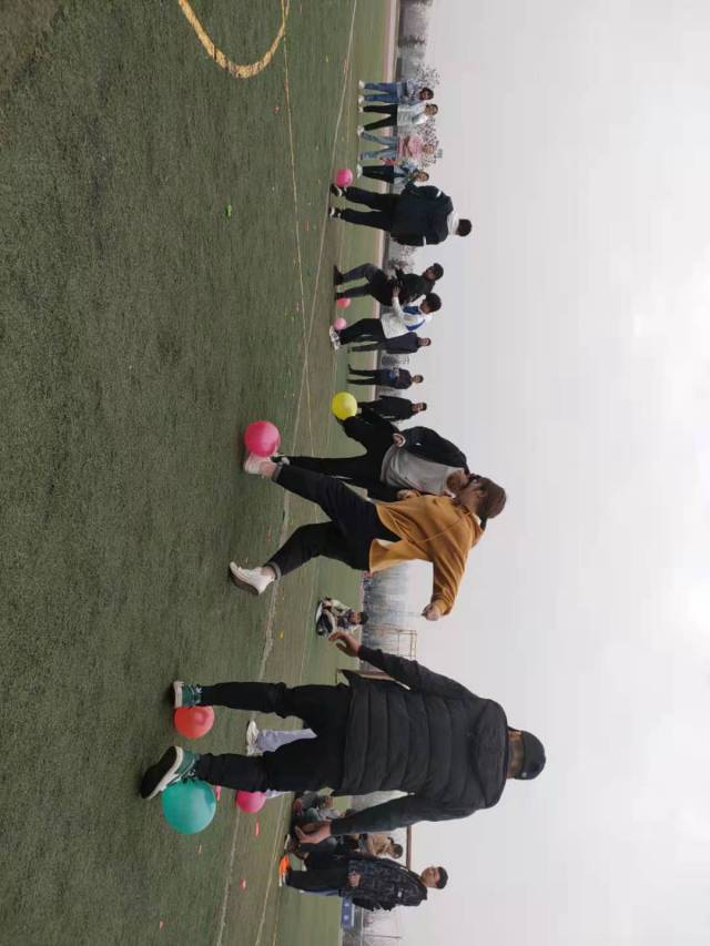 阳光体育 人人参与--信工系计科2003班举办完满班级活动