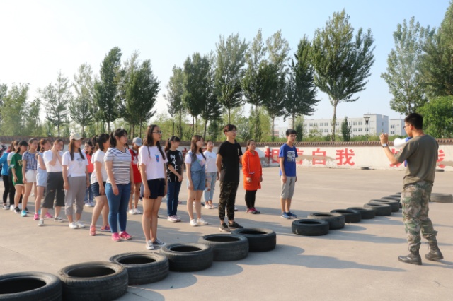 在新的旅途中 熠熠闪光——外语系开展“传帮带”能力提升活动