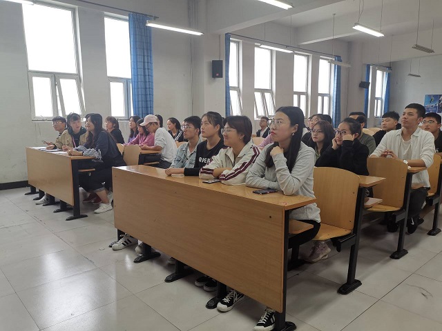 【辅导员说完满】风雨同载经岁月 坚守信仰谱华章——食品与环境学院2017级年级会