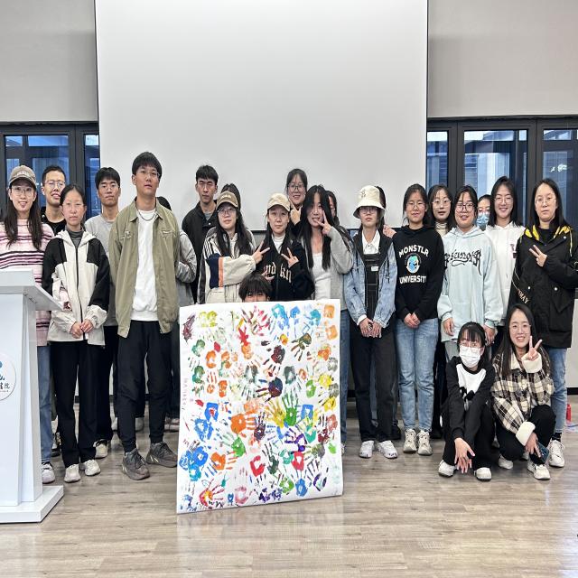 【完满团支部】以手印为媒 永葆赤子之心——食品与环境学院食安2201班完满团支部活动