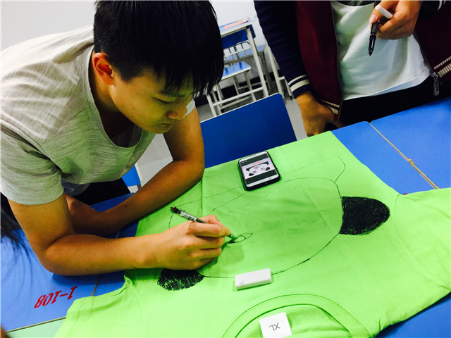 【完满班级】白茶清欢无别事 闲庭醉花亦醉画——机制1703班举办“别出心裁 我型我秀”完满班级活动