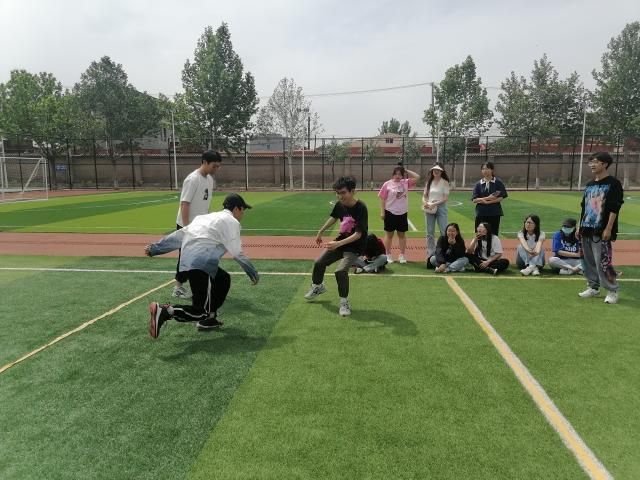 趣味无极限 缤纷好时光——夏日趣味运动会