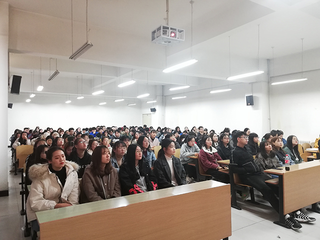 【辅导员说完满】理性消费  做金钱的主人——淬炼商学院“辅导员说完满”专题活动（十五）