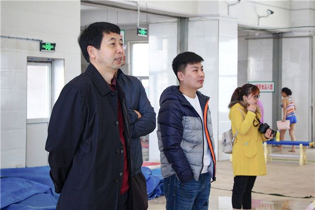 第三届“至强杯”游泳联赛演绎水中的速度与激情
