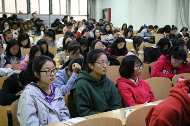 【辅导员说完满】资助点燃希望 关注寒门学子——外语系2017级辅导员说完满