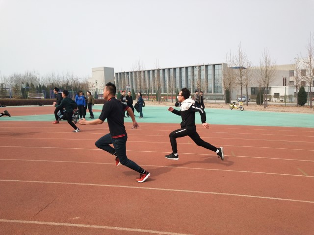运动挥洒汗水 青春闪耀光芒——信工系第七届“信院杯”田径运动会