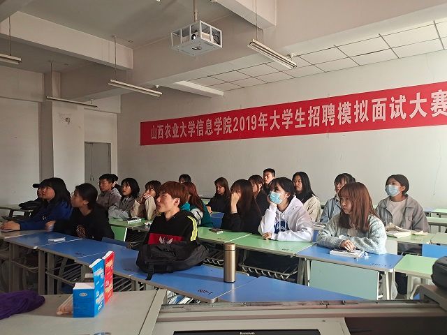 【完满班级】致敬时代 致敬英雄——艺术传媒学院数媒2001班感动中国十大人物观影活动