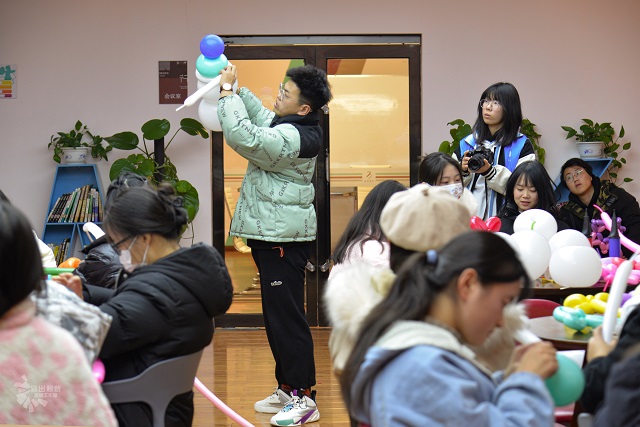 【社团巡礼节】“雪人”入驻赫奇帕奇——“萌气球”雪人造型课堂活动圆满结束