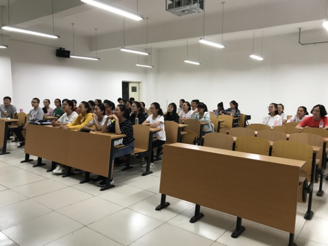 音与韵 触动心灵的琴弦——外语系9月完满班级活动