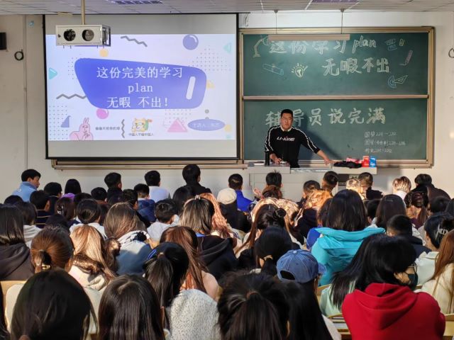 【辅导员说完满】自我成长 从“信”开始——经济与管理学院2022级辅导员说完满