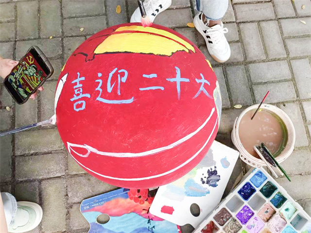 【前行】依恋祖国 愿意倾听“您”的脉搏