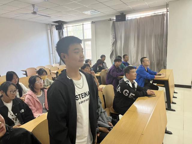 “红色·记忆”迎国庆——食品与环境学院学生党支部观影活动