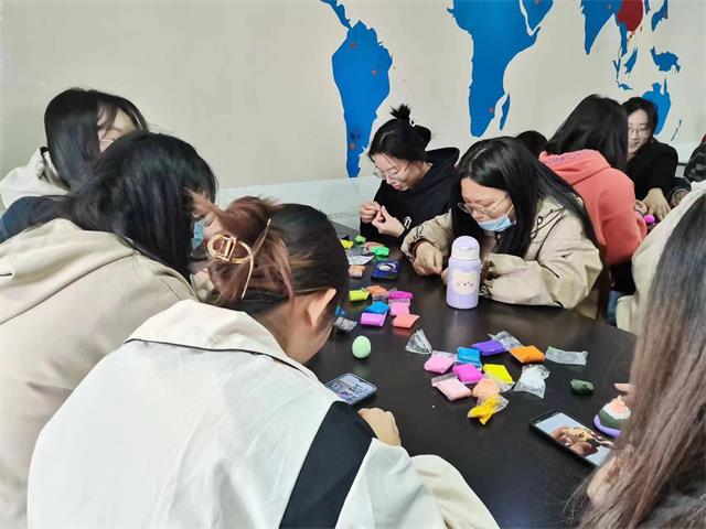 【完满团支部】创意动手 “粘”连你我——淬炼·国际商学院会计2104班完满团支部活动