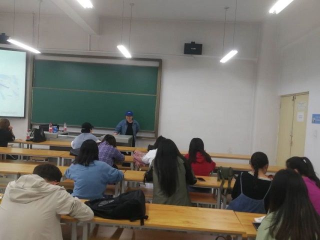 【完满班级】“为中华崛起而读书”班级国庆励志警句交流会——城规1601班级开展完满班级系列活动