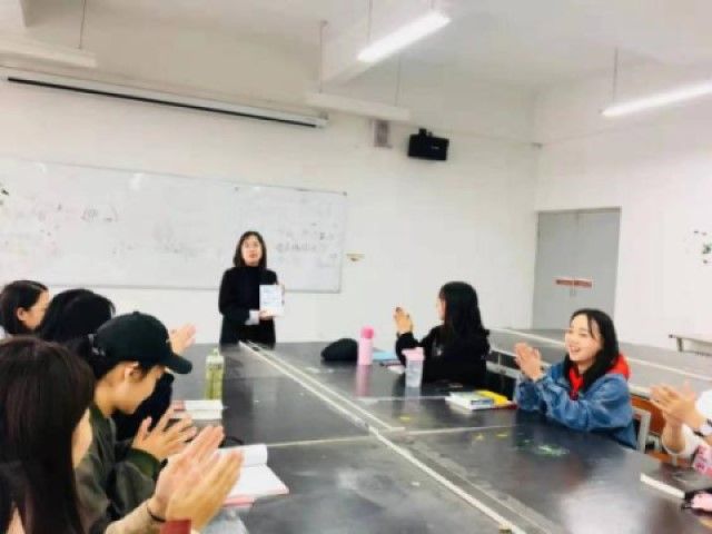 【完满班级】知识绽放青春 悦读打造梦想——艺术传媒系完满班级读书分享会