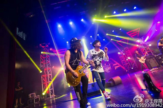 【音乐节】冉冉新星 灿烂了整个“摇滚星河”——“F18飞行队”线上专访
