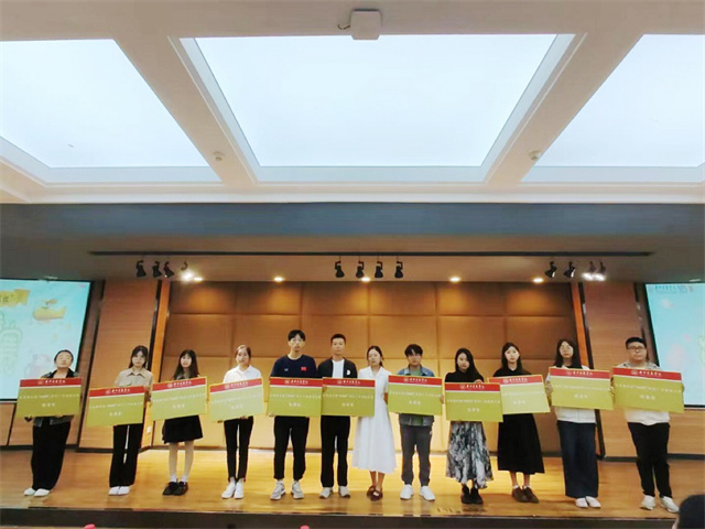 创意显诚意 创新展信院——第五届“创想杯”招生广告创意大赛