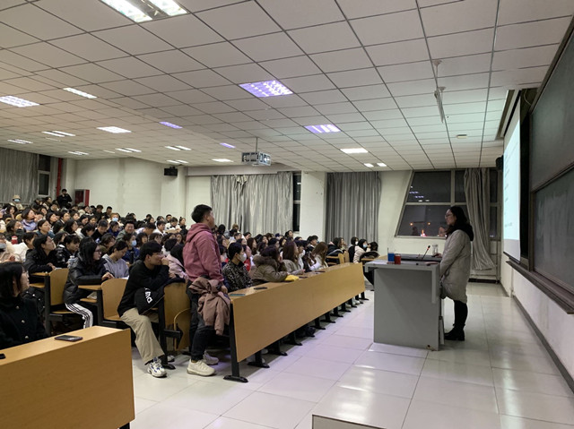 【辅导员说完满】不努力也是可以的 ——淬炼·国际商学院2021级辅导员说完满活动