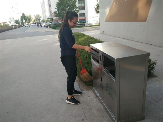 【完满班级】爱的清道夫——淬炼商学院“艺”动青春主题活动（三十六）