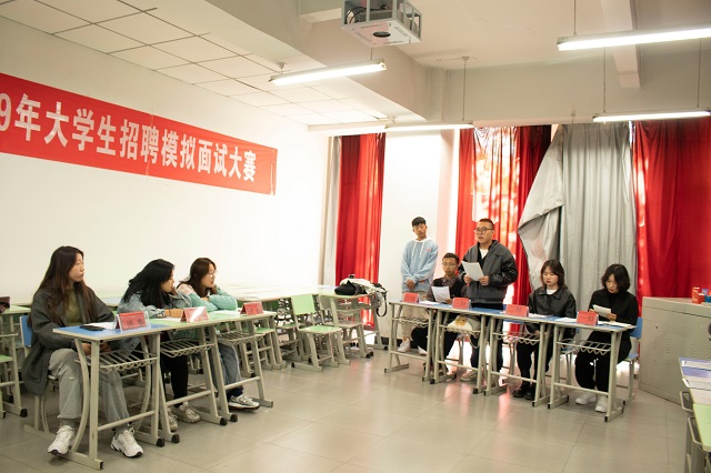 学长计划第910期:跌宕唇齿交锋 激情思维碰撞——“辩是非,明真理,乐成长”经济与管理学院辩论赛复赛