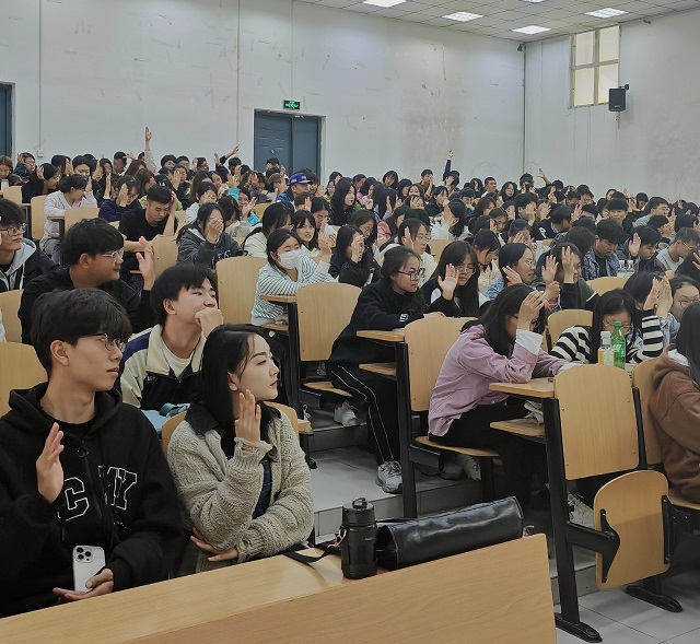 【辅导员说完满】当代年轻人社交图鉴 “搭子文化”——经济与管理学院2023级辅导员说完满活动