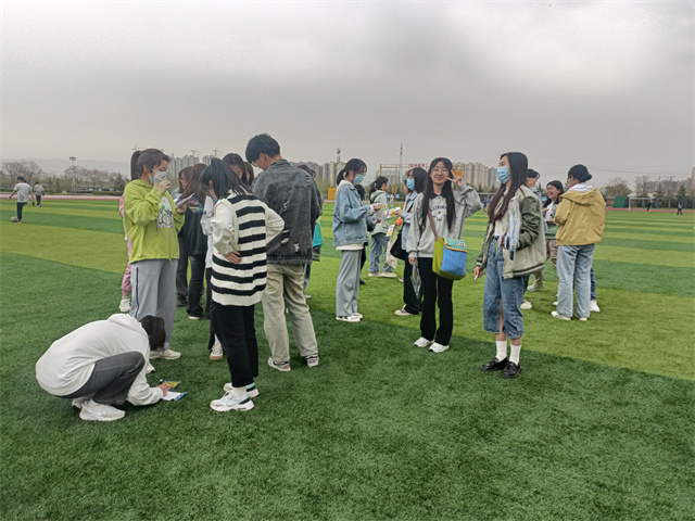 【完满团支部】你追我赶 趣味撕名牌——淬炼·国际商学院人资2101班完满团支部活动
