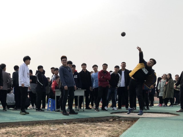 运动挥洒汗水 青春闪耀光芒——信工系第七届“信院杯”田径运动会