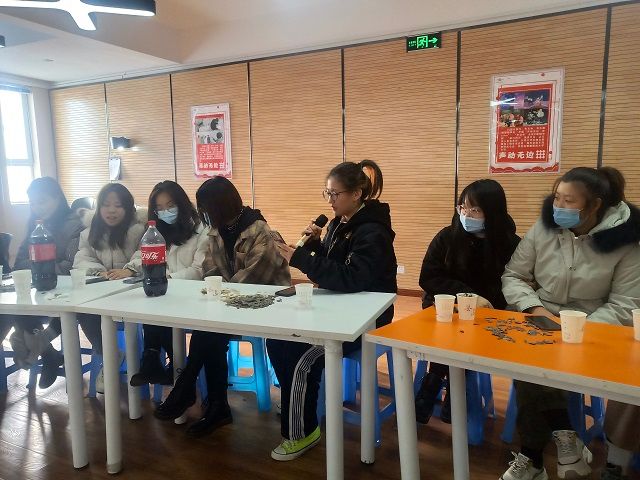 【完满班级】声起舞动 一展风采——艺术传媒学院18级环设1805班举办“轻舞飞扬 青春无限”歌舞才艺展示主题沙龙活动