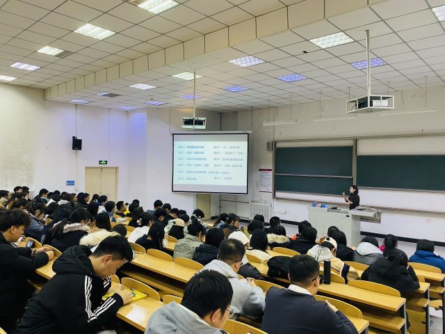 【辅导员说完满】纵有考试分秋色 需从诚信见英雄——食品与环境学院2021级诚信考试主题年级会