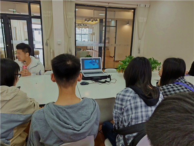 【完满班级】观看搞笑视频  共享欢聚时光——网工1802班“开心笑笑乐”爆笑视频观赏活动