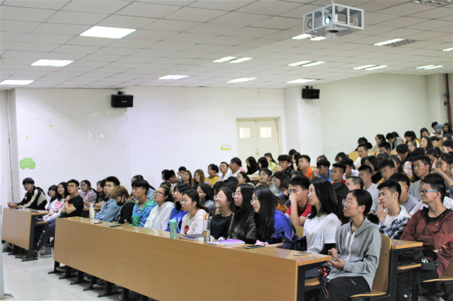 【辅导员说完满】传承五四精神 逐梦新的时代——艺术传媒学院2018级辅导员说完满活动