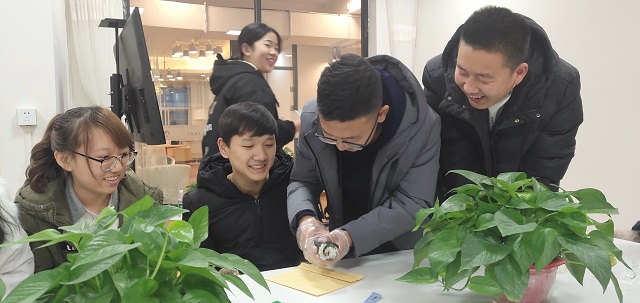 【完满班级】冬日送暖 让爱归家——食品与环境学院食安1801班散播爱心活动