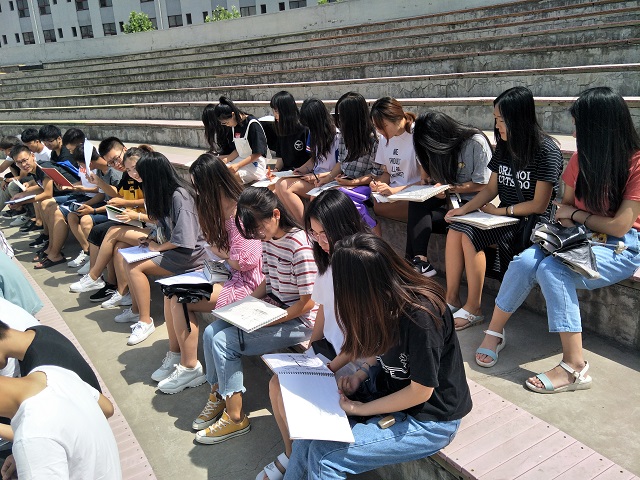 【完满班级】我眼中的万千世界——艺术传媒学院环设1601、1605班举办“稍纵即逝 江南留影”手绘速写展