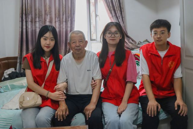 【三下乡】忆党员峥嵘岁月 话党史重温初心