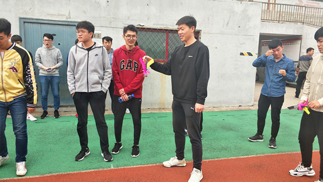 【完满班级】电气1504班踢毽子比赛——电气1504班完满班级活动